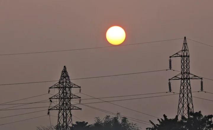 India Boosts Coal Supply as Power Demand Surges